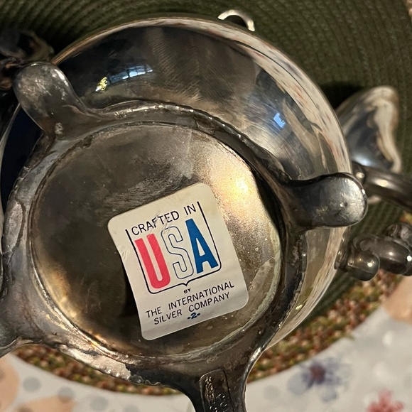 Wm Rogers Finest Quality International Company Silver Teapot, Sugar & Cream - Picture 8 of 16